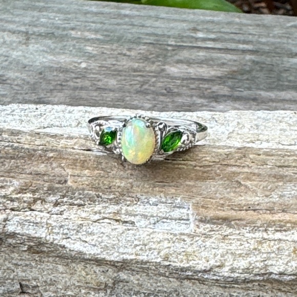D'joy Jewelry - Sterling SIlver Ring with Chrome Diopside and Opal